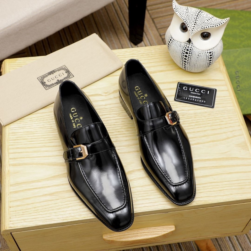 G*u*i leather shoes